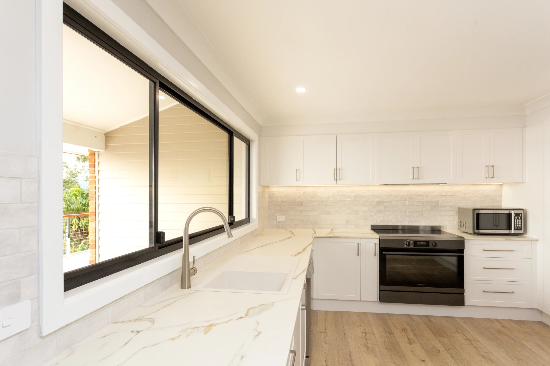 Award-Worthy Hampton Kitchen in Saratoga 5